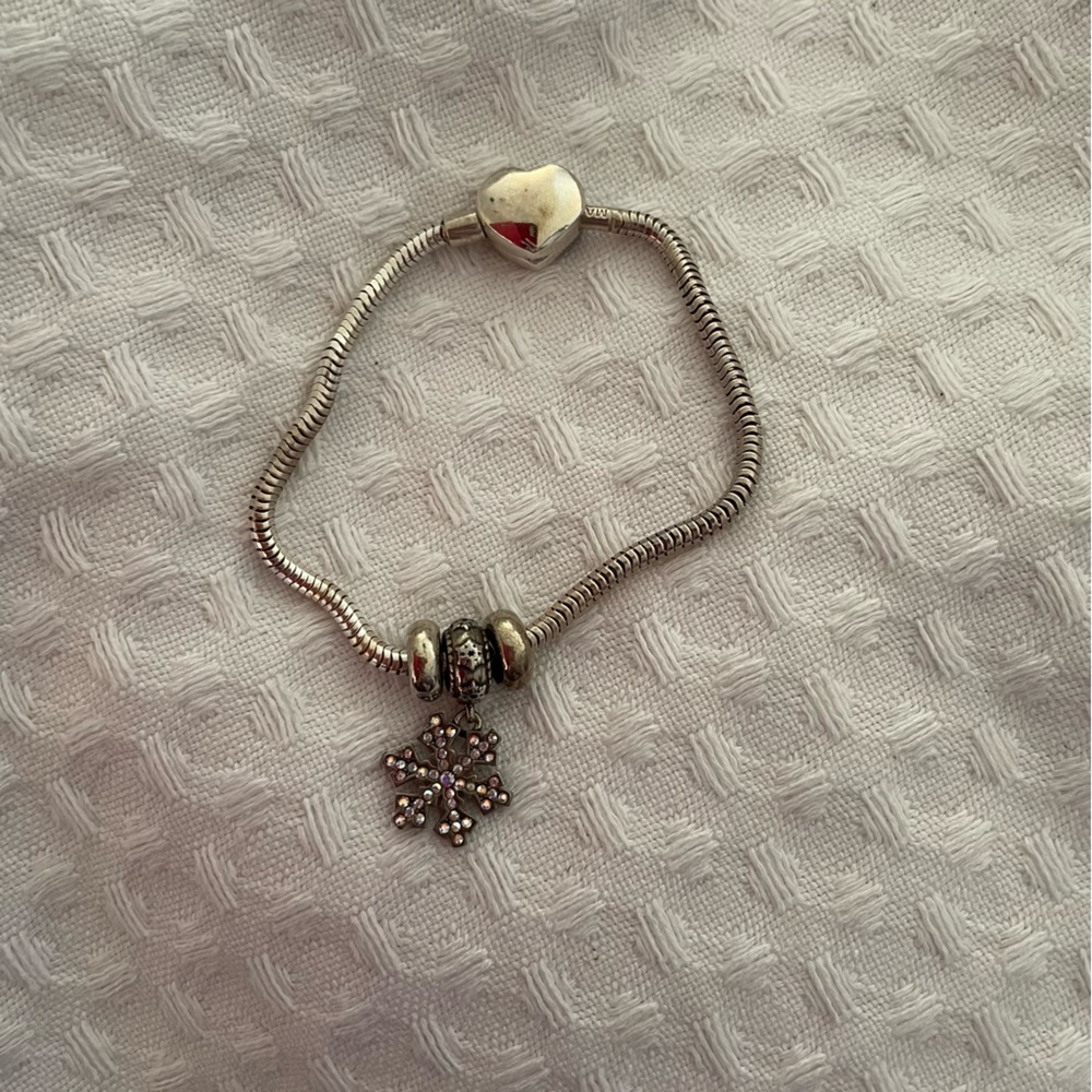 Kay jewelers frozen Disney memories collection charm bracelet snow flake